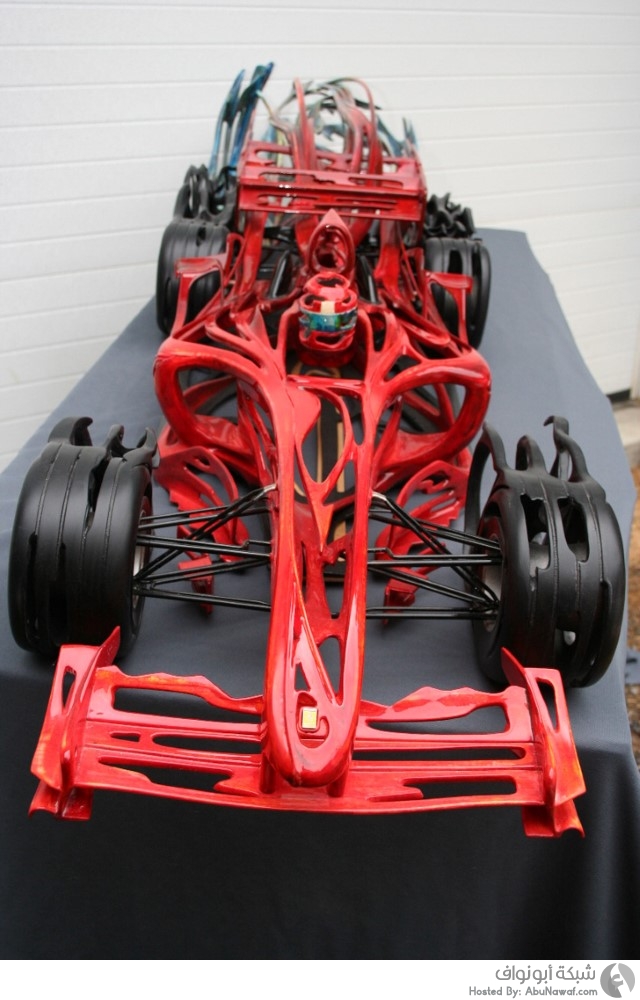 رجل يحول جذع شجرة إلى سيارة فورملا 1. F1-ferrari-f2004-car-dennis-hoyt-wooden-sculpture-of-michael-schumacher-f1-ferrari-f2004-car_3