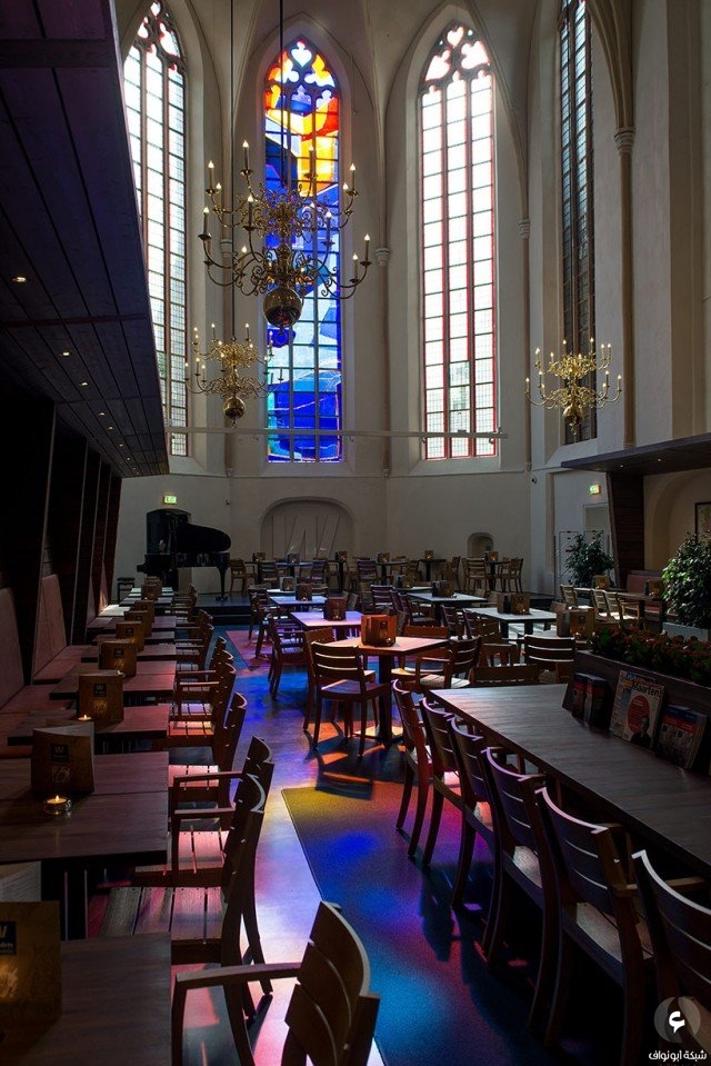 تحويل كنيسة قديمة إلى مكتبة رائعة في مدينة زوول الهولندية (18 صورة). Church-Transformed-into-Bookstore-16-640x959