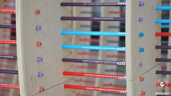 مجسم مذهل مصنوع من 8.080 قلم ملون Centennial-chromagraph-comprises-8000-colored-pencils-designboom-05