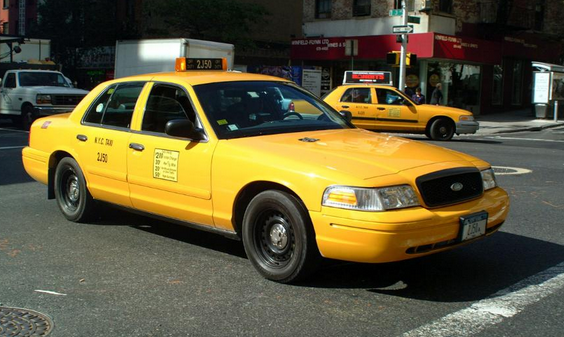 تاكسي أصفر اللون
