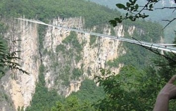 world's highest glass skywalk