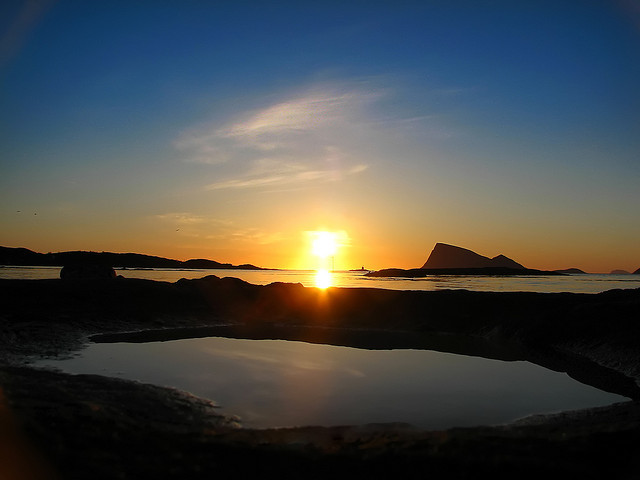 النرويج منتصف الليل في أدنى نقطة تصل إليها الشمس في السماء