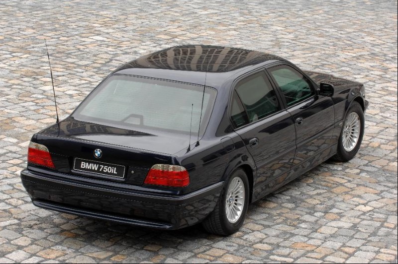 سيارة BMW 750iL