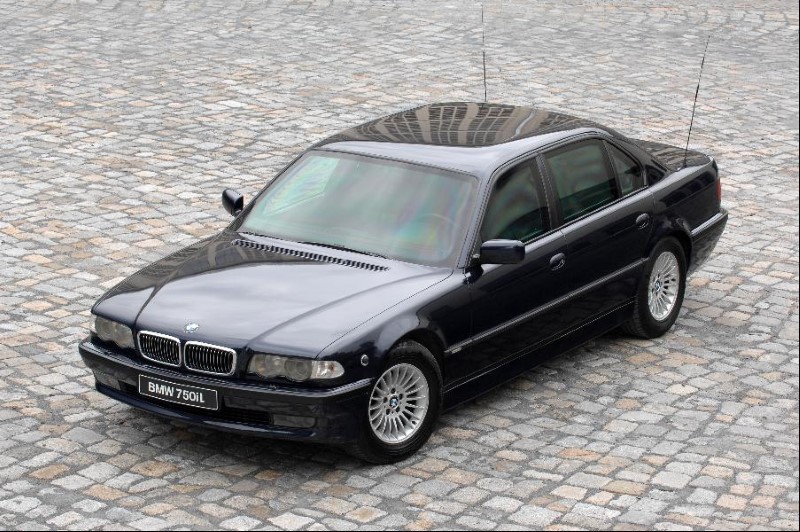 سيارة BMW 750iL