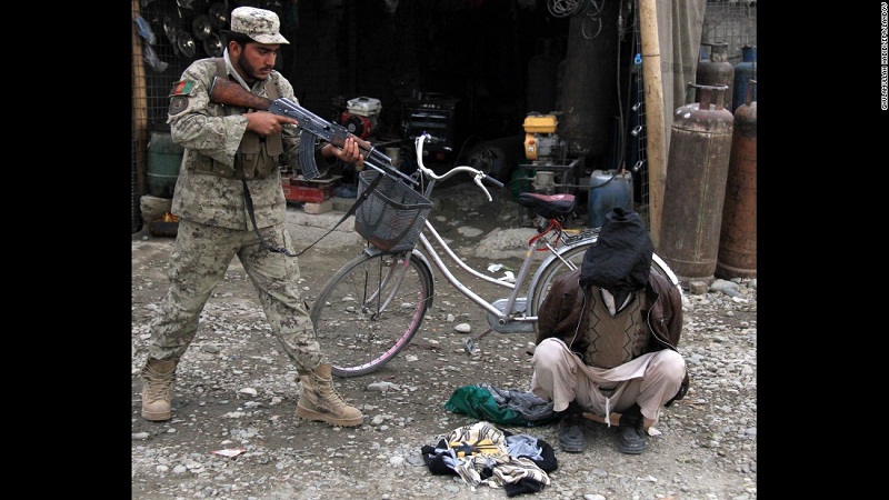 شرطي أفغاني