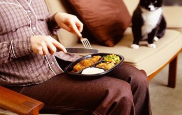 eat in front of the TV