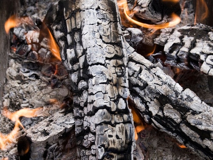 حرق الخشب