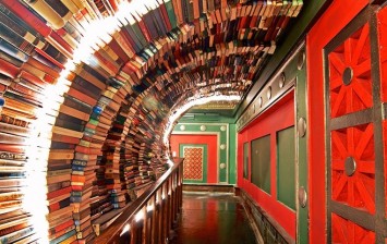 Last Bookstore tunnel