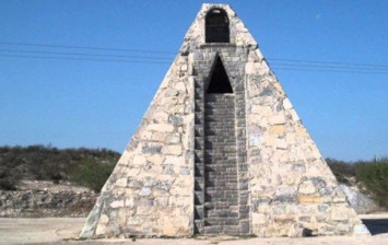 Mexican Build Pyramid