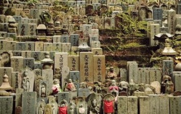 largest cemetery Japan