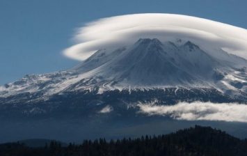 Lenticular clouds