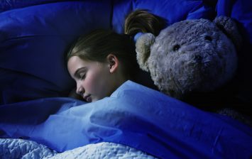 why-kids-should-sleep-in-dark