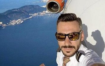 plane selfie