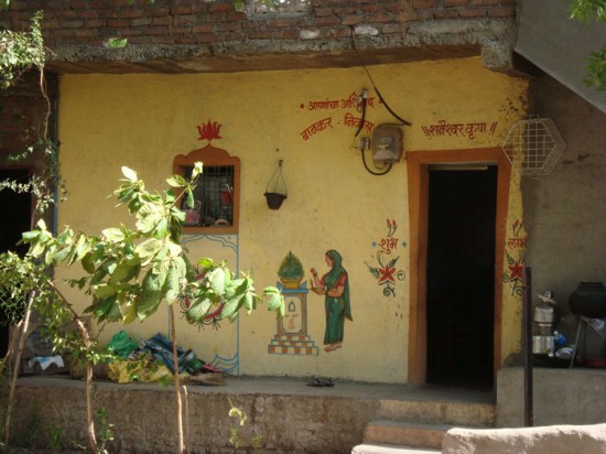 في الهند أسطورة تقف خلف معتقد “لا أبواب” للمنازل