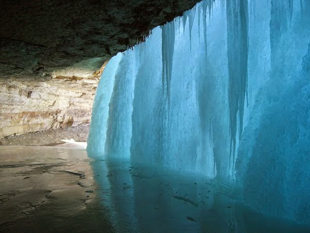 Frozen-Waterfall