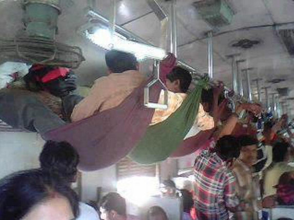 القطارات في الهند بالصيف