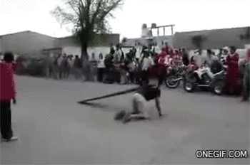 حادث دراجات نارية مع شخص