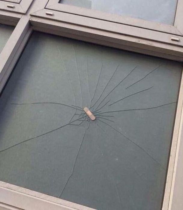 كسر في نافذة