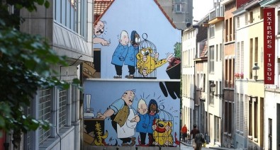 Comics on the walls of buildings in Brussels