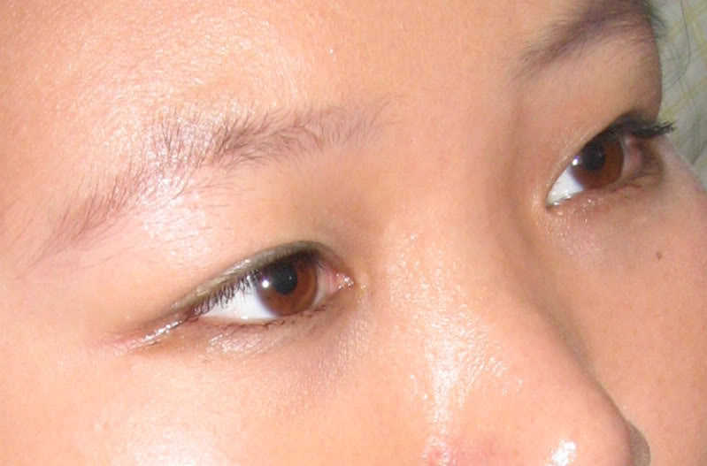 عيون الآسيويين