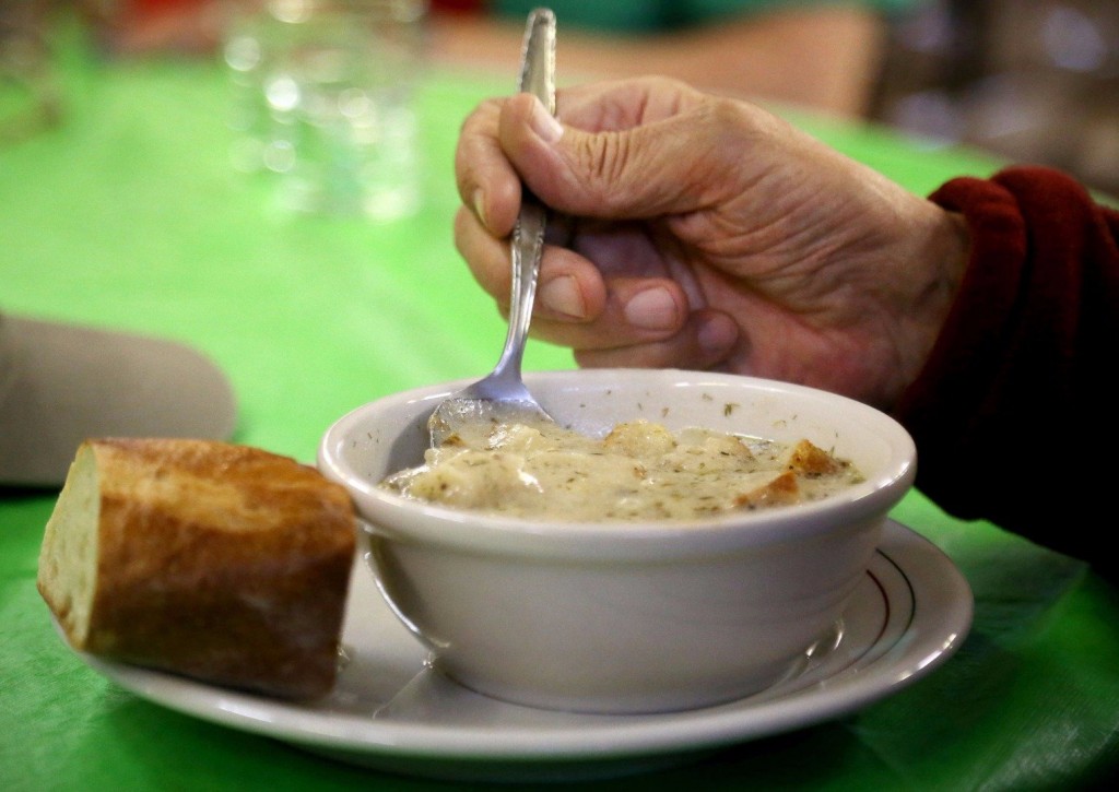 Eating tradition. Eat Soup. Eating traditions. Пиле блюдо. Girl eating Soup.