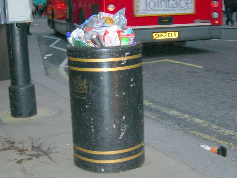 صناديق القمامة في لندن 