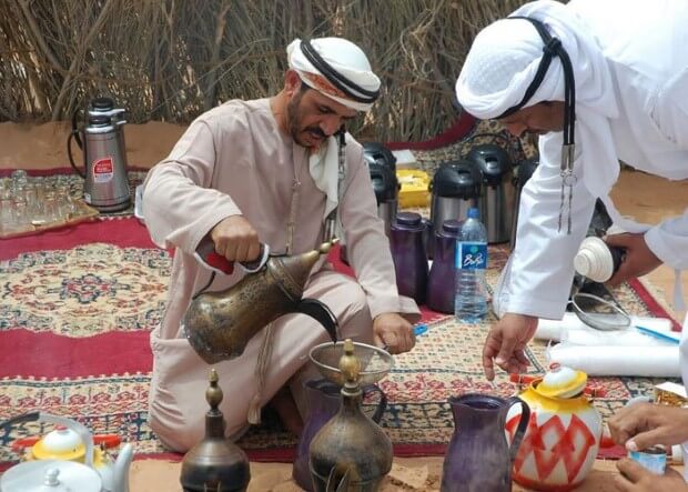  ما سر حركة “هز فنجان القهوة” لدى العرب؟ %D9%82%D9%87%D9%88%D8%A9-7