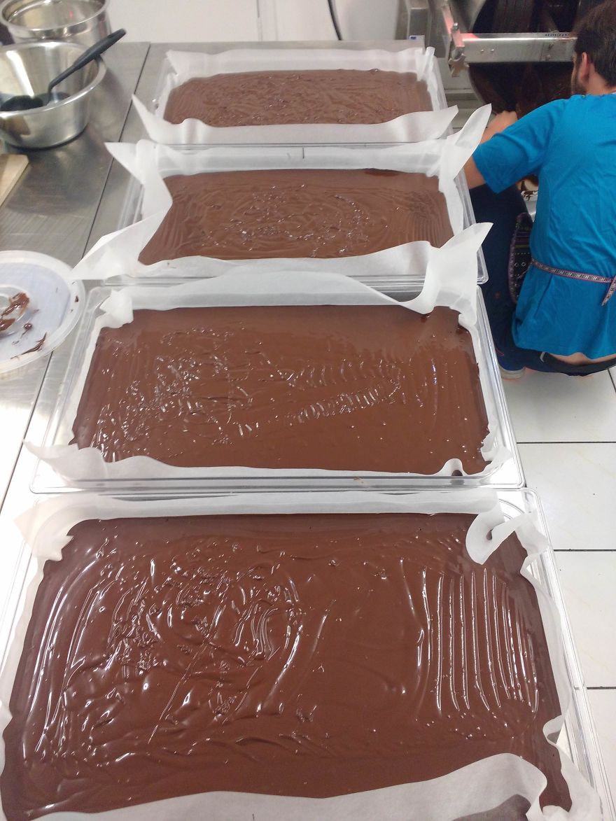 عملية صناعة الشوكولاته 