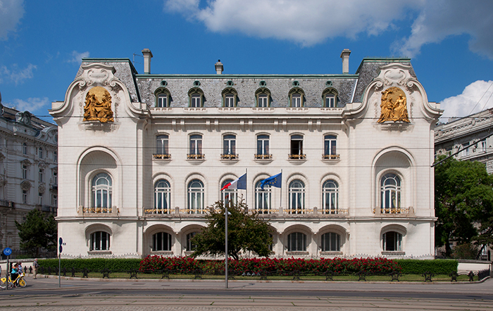 تصاميم بنايات السفارات حول العالم 7-أجمل-سفارة